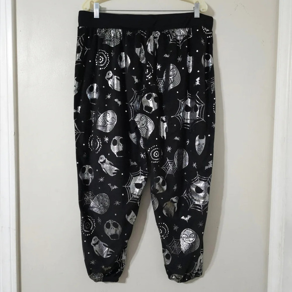 ✨️4/$20. NIGHTMARE BEFORE XMAS Silver Printed Velour Joggers With Elastic Waist - Picture 7 of 16